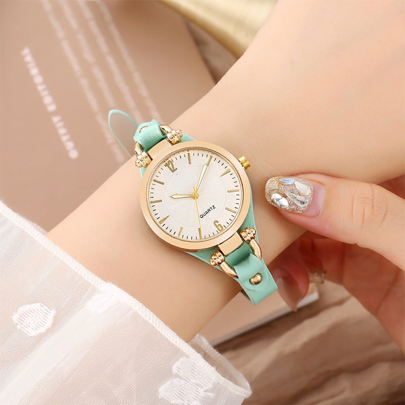 OFFRE À DURÉE LIMITÉE Montre élégante à bracelet fin Cadran épuré, bracelet en cuir, mouvement à quartz