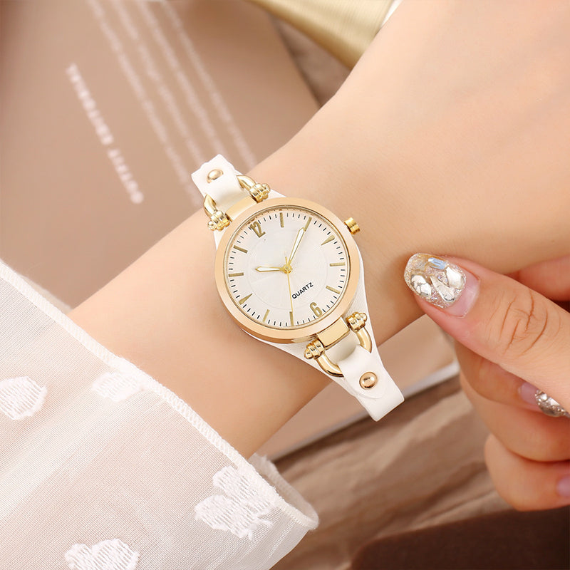 OFFRE À DURÉE LIMITÉE Montre élégante à bracelet fin Cadran épuré, bracelet en cuir, mouvement à quartz